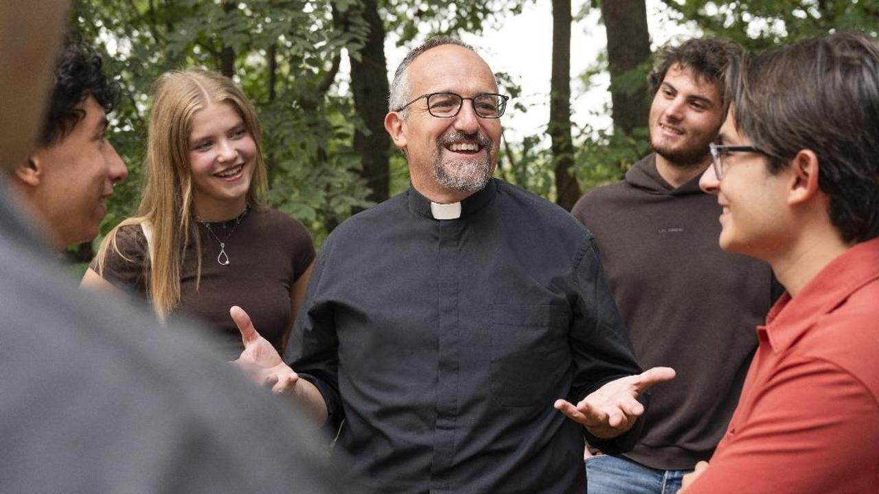 Luca Peyron: “Io, la Rete, il Vangelo e il telescopio. Facevo l’avvocato, ma ho scelto la tonaca”