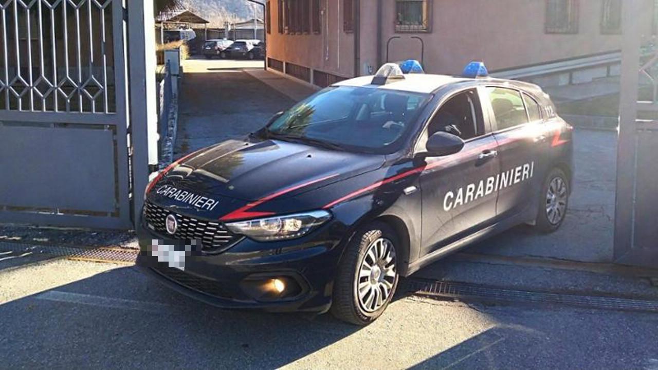 Ragazzino di 14 anni accoltellato in strada a Milano