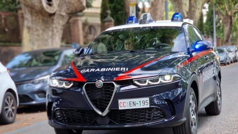 Inseguimento tra Mergozzo a Verbania: uomo di 62 arrestato su un’auto rubata dopo 11 km di fuga