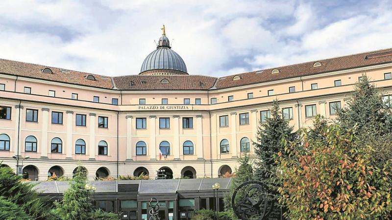 Si tolse la vita a vent’anni, la casa di cura è nei guai: in due a giudizio per omicidio colposo