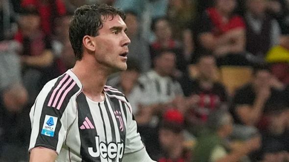 Vlahovic, il futuro è affare di famiglia: la Juve tratta con lui e papà Milos
