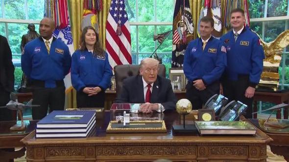 Usa, Trump scherza con l'equipaggio di Artemis II: "Sono in forma, sarei potuto partire con voi"