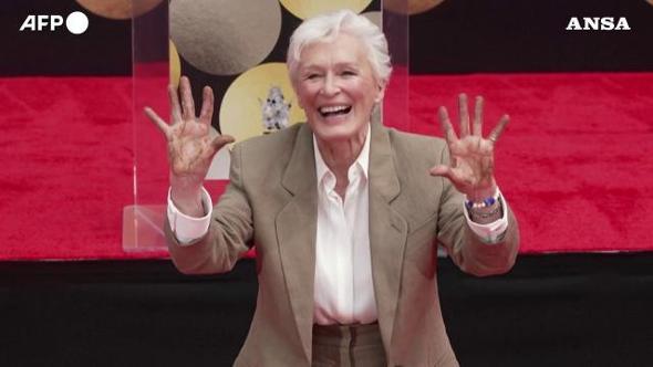 Glenn Close entra nella leggenda: impronte nel cemento delle star a Hollywood