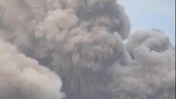 Filippine, il Mayon si risveglia: alte colonne di cenere e rischio eruzione