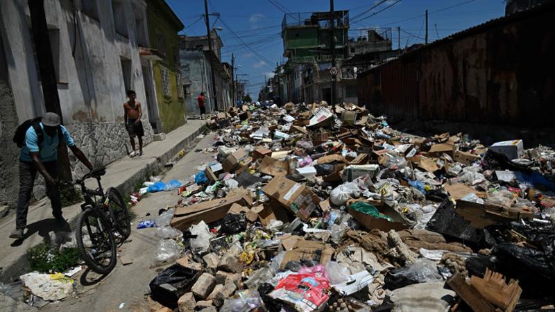 Cuba nel mirino di Trump, l'isola è in ginocchio: “Senza farmaci ed eletricità, cerchiamo cibo tra i rifiuti”