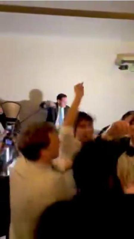 Marco Rubio dj al matrimonio di famiglia: il segretario di Stato Usa mixa e balla