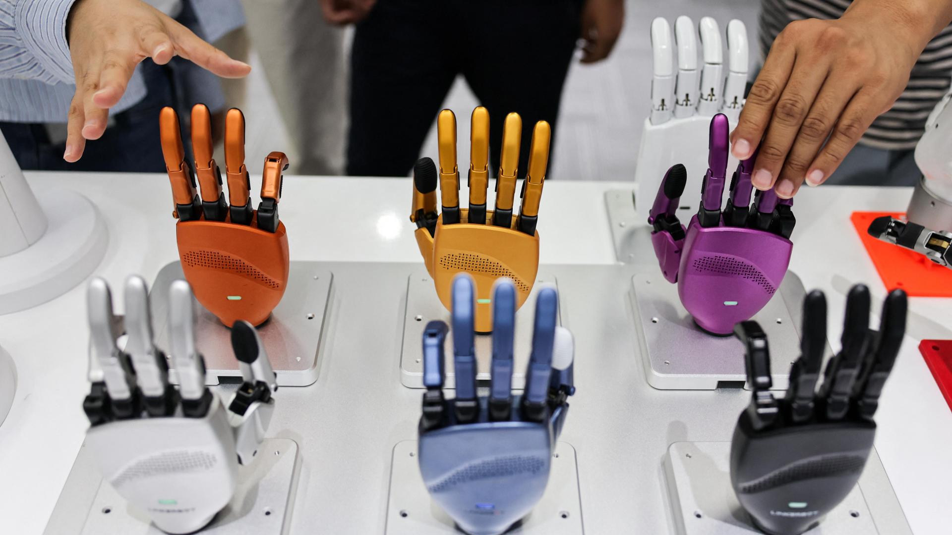 Mani Auto Tech L’auto scommette sui robot. E sulle sue mani - La Stampa