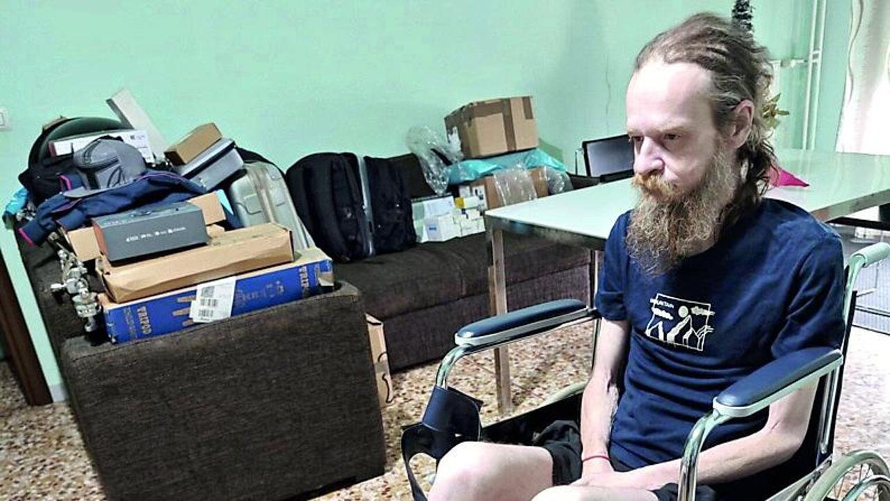 “Fatemi vivere con mia mamma fino alla fine”: disperato appello di Dragos, truffato e poi sfrattato