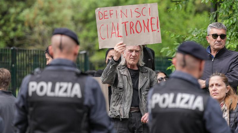 Salvini contestato a San Siro: “Zero tolleranza per gli occupanti abusivi”