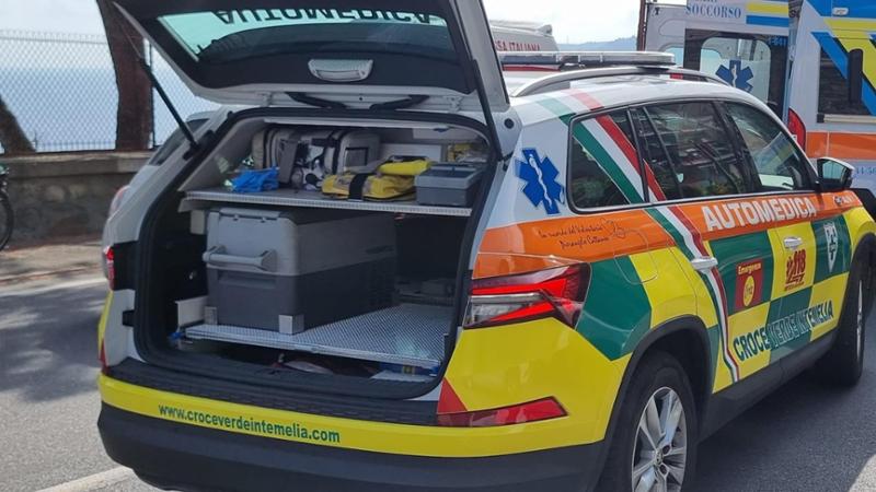 La donna è in arresto cardiaco, l’automedica non arriva in tempo: una morte che si poteva evitare?