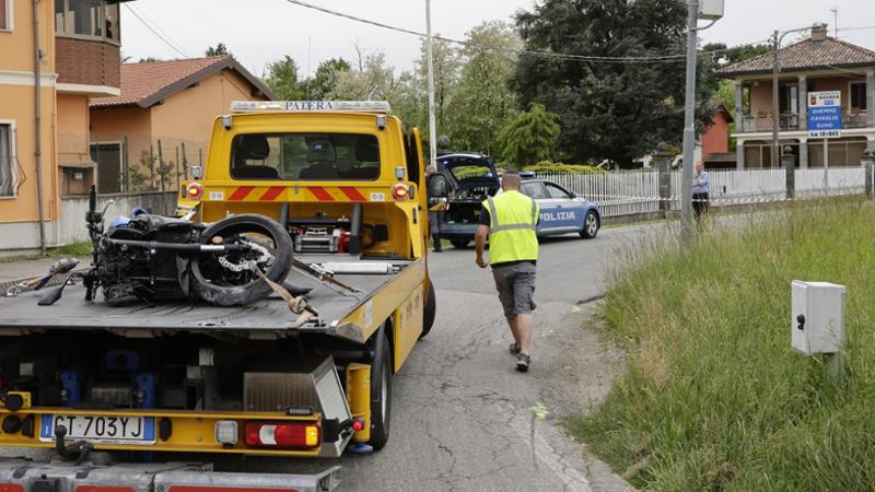 Due morti in un mese, cittadini contro l’incrocio maledetto: “Subito il semaforo e la rotonda”