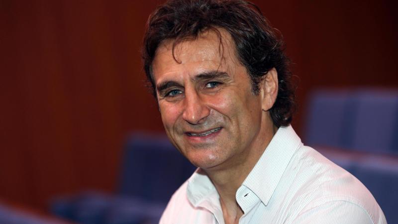 Migliaia di persone per l’addio ad Alex Zanardi. La bara preceduta dalla sua handbike