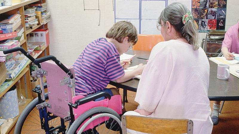 Corsi online per sostegno, la rabbia di una mamma: “Figli come cavie, serve competenza ed empatia”