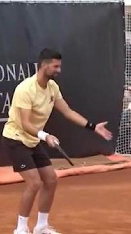 Internazionali di tennis, Djokovic a Roma: l'allenamento show in piazza del Popolo