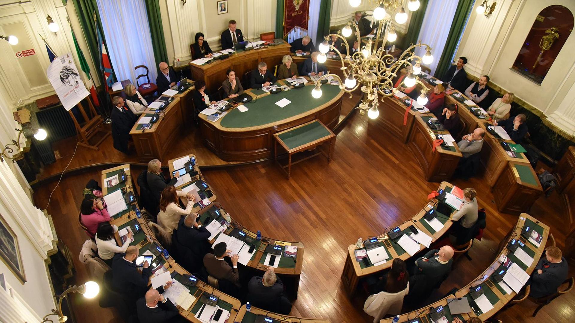 Le firme sulla mozione sono “palesemente farlocche”: il sindaco di Biella denuncia l’opposizione