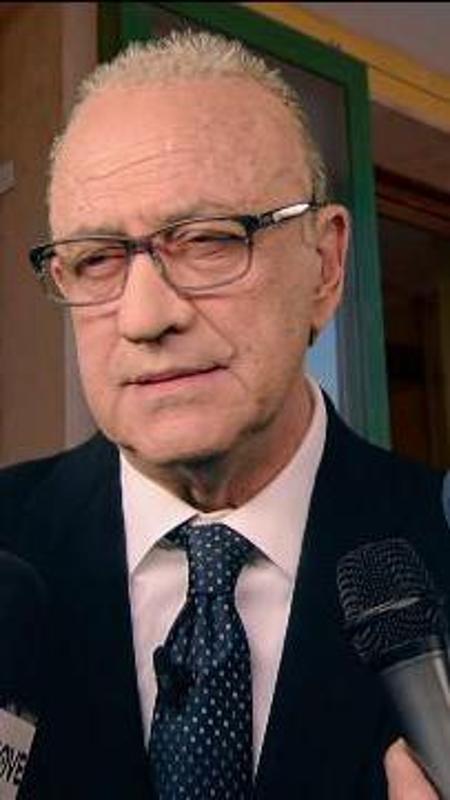 Crozza-Valditara e i lapsus sulla storia italiana: da Falcone a Ustica ogni ricostruzione è gaffe