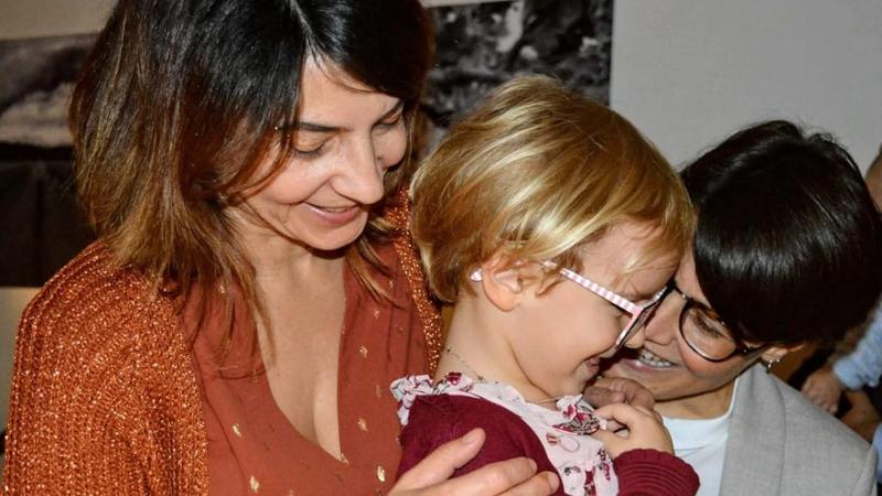 I dieci anni delle unioni civili, Simona e Stefania: “L’odissea per adottare nostra figlia”