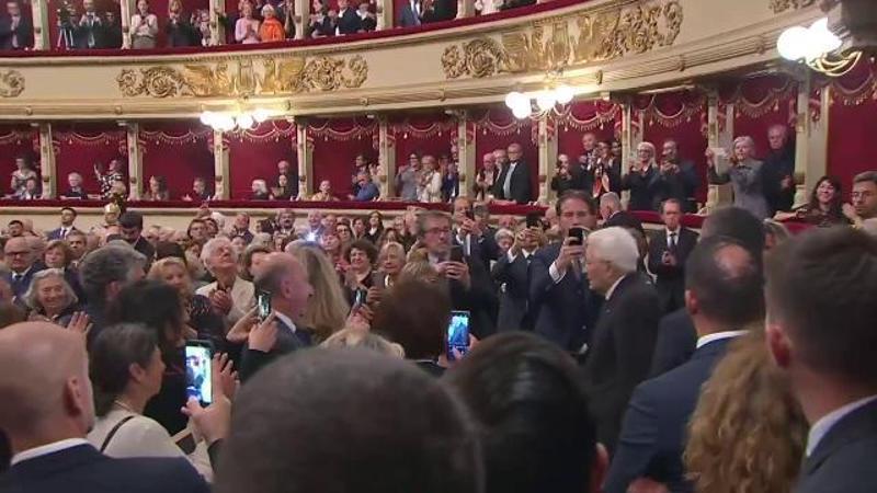 Milano, gli 80 anni dalla riapertura della Scala dopo la guerra: l'ovazione per Mattarella