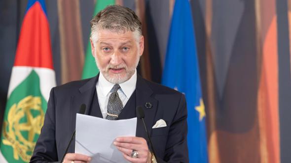 Giuli per un'ora a Palazzo Chigi, convocato da Meloni dopo l'azzeramento dei vertici al ministero