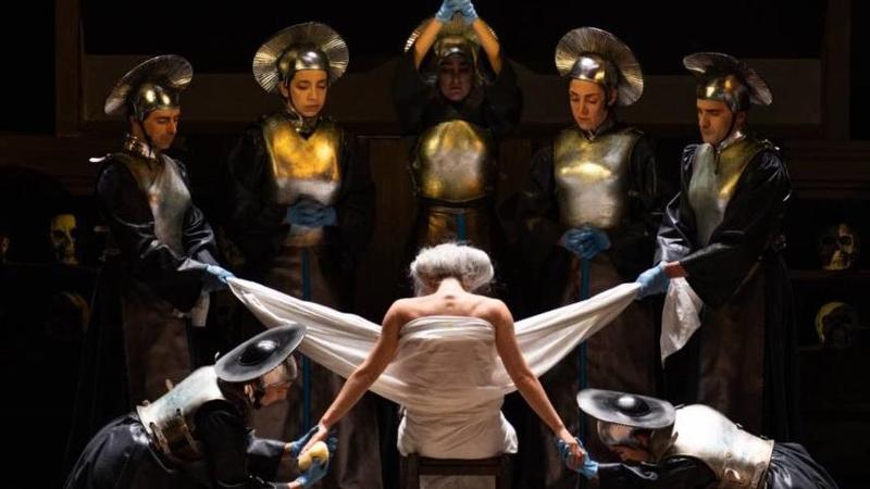 Emma Dante: “Amo gli ultimi, i soli, i disperati: il teatro non è intrattenimento”