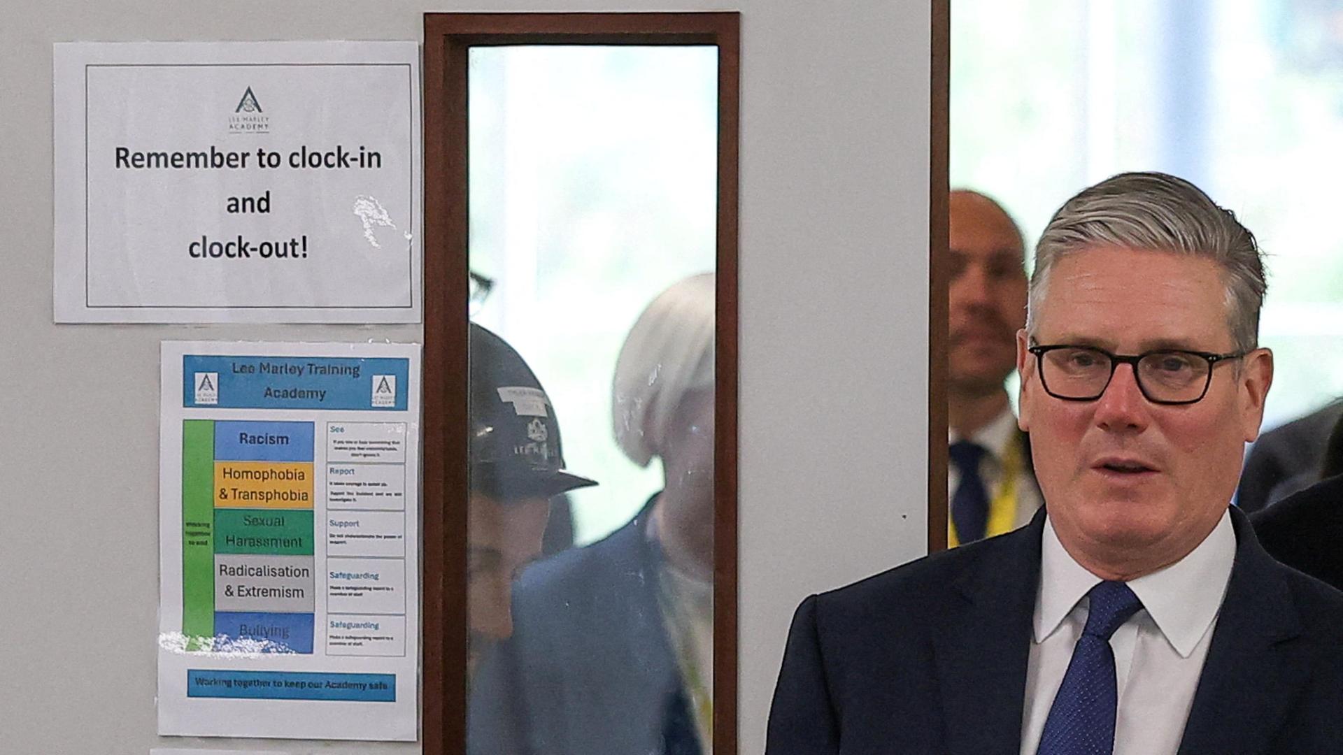 Starmer al capolinea, fuga dal governo