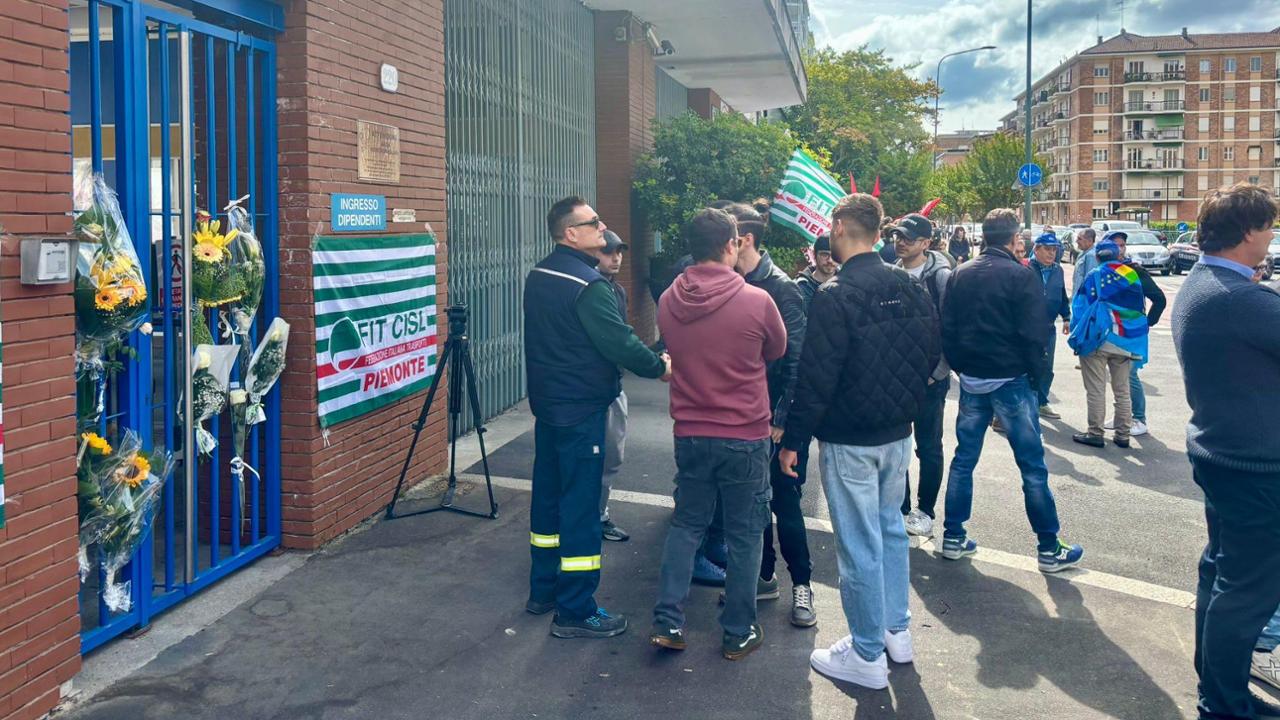 “Siamo stufi di piangere i colleghi”: la rabbia alla Centrale del latte dopo la morte di Raffaele