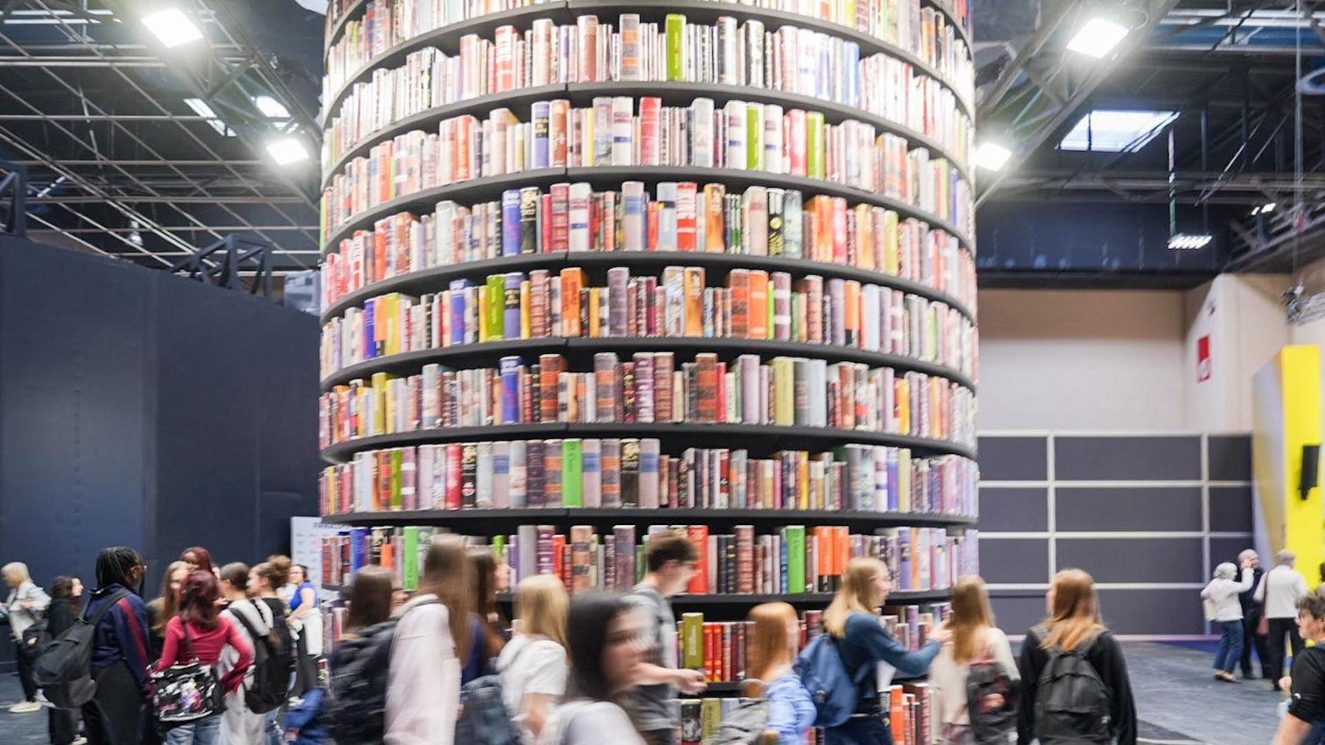 Apre il Salone del libro, il messaggio del Papa: &ldquo;Soffocati dalla guerra, la speranza dei bambini&rdquo;