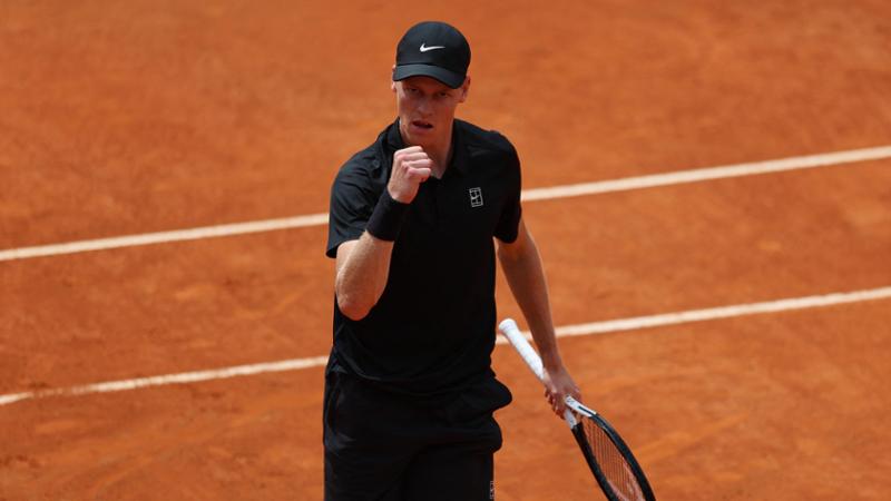 Sinner batte Rublev 6-2, 6-4 e vola in semifinale: record di 32 vittorie di fila ai Masters
