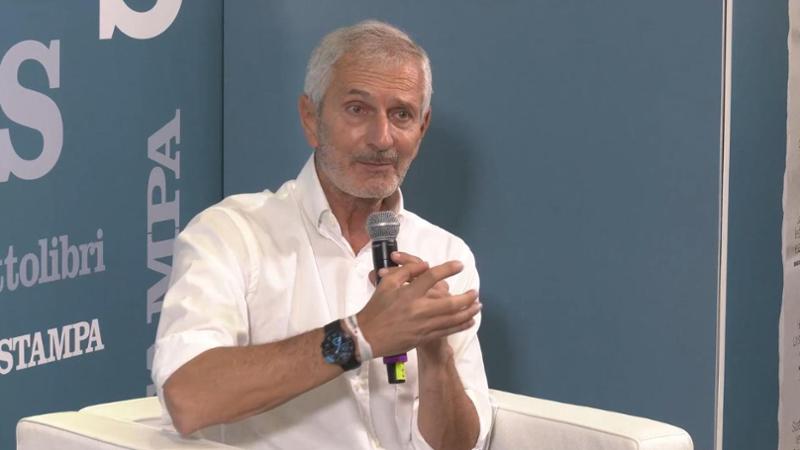 Carofiglio: "Mike Tyson filosofo: tutti hanno piani fino al primo pugno in faccia"