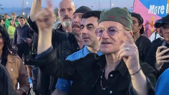 Messico, Bono e gli U2 tifano per la Coppa del mondo dei ragazzi di strada: in campo giovani da oltre 20 Paesi