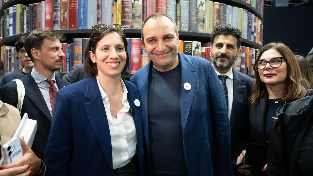 L’affondo di Schlein dal Salone: “La destra sa solo occupare posti”