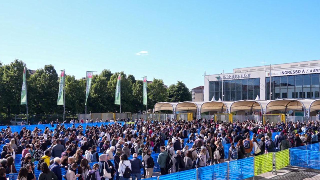 Salone del Libro, lunghe file all’ingresso: 20 minuti d’attesa per entrare al Lingotto