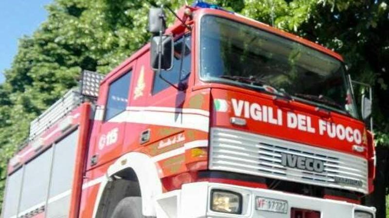 Brucia la cucina di casa, in ospedale due ragazzini e un bambino