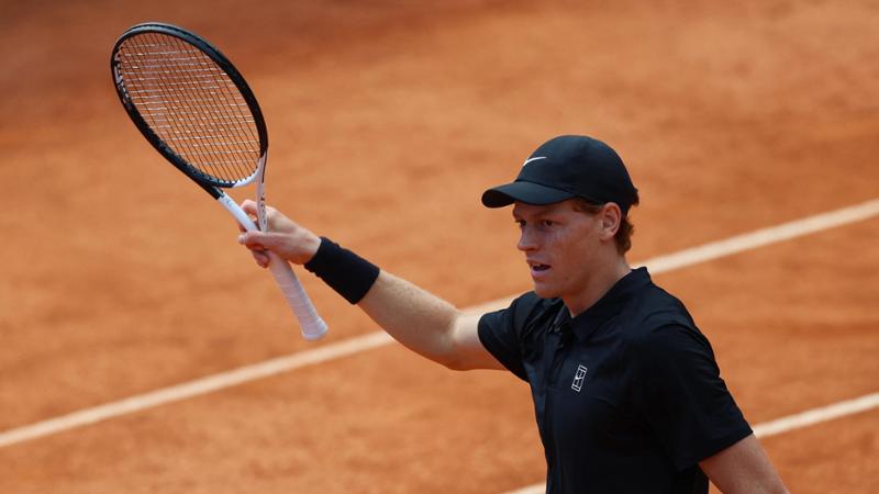 Sinner in finale, l’ultimo atto con Medvedev dura solo 15 minuti. Anche Bolelli-Vavassori si giocheranno il titolo