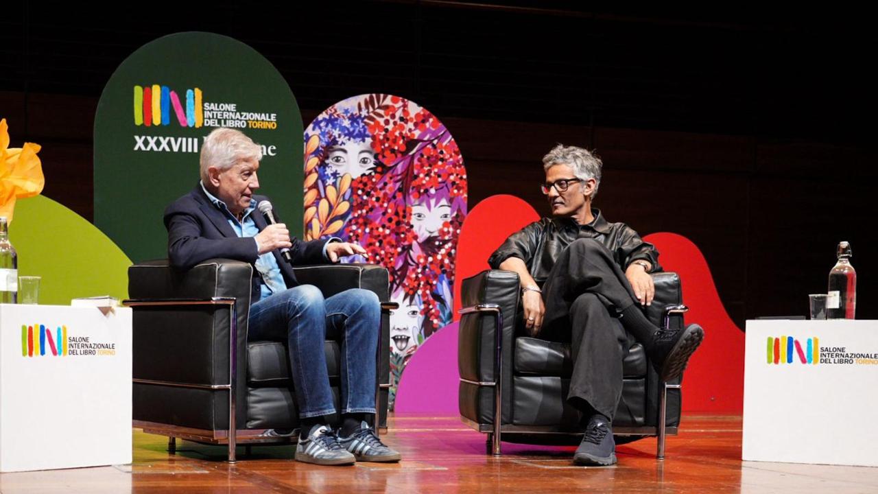 Da Grossman a Irvine Welsh, domenica di vip al Salone. Fiorello: “Da 20 anni nulla di nuovo in tv”
