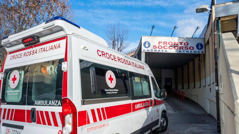 Frontale contro un’auto: due motociclisti torinesi (55 e 46 anni) morti sulla strada nell’Albese
