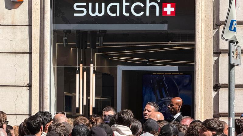 Swatch-Audemars Piguet, il Royal Pop costringe a chiudere i negozi di mezzo mondo da Milano a Osaka