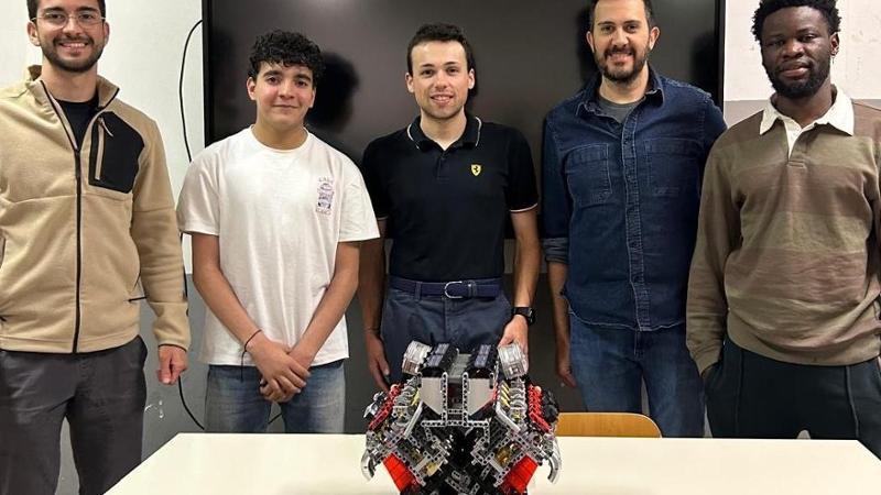 Il motore per le auto costruito con i Lego romba alla maturità