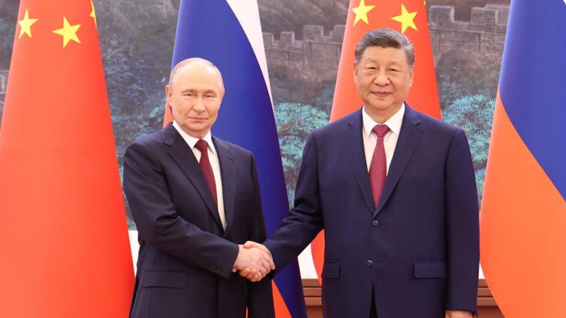 "Caro amico", "relazione incrollabile": il vertice Xi-Putin si apre con una frecciata a Trump