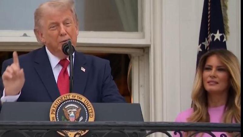 Trump e l'ironia su Melania: "Troppo popolare, in famiglia c'è spazio solo per una star"