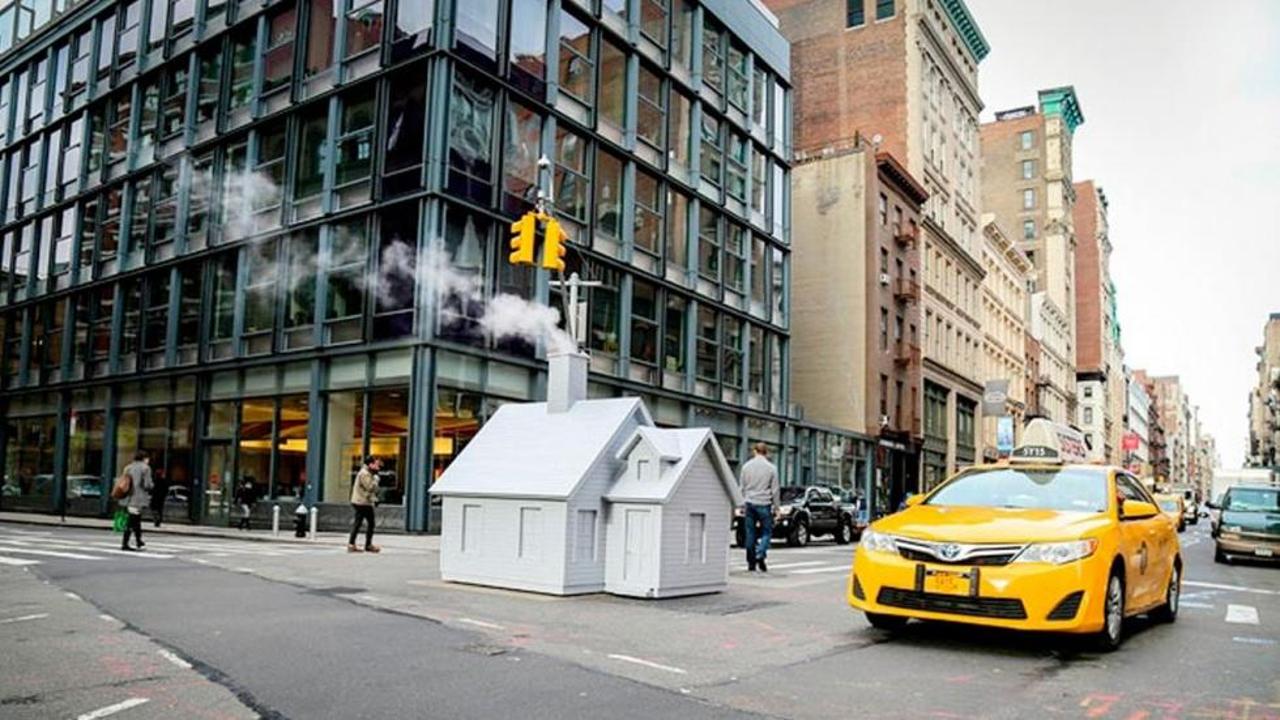 New York, il giallo della donna morta in un tombino sulla Quinta Strada