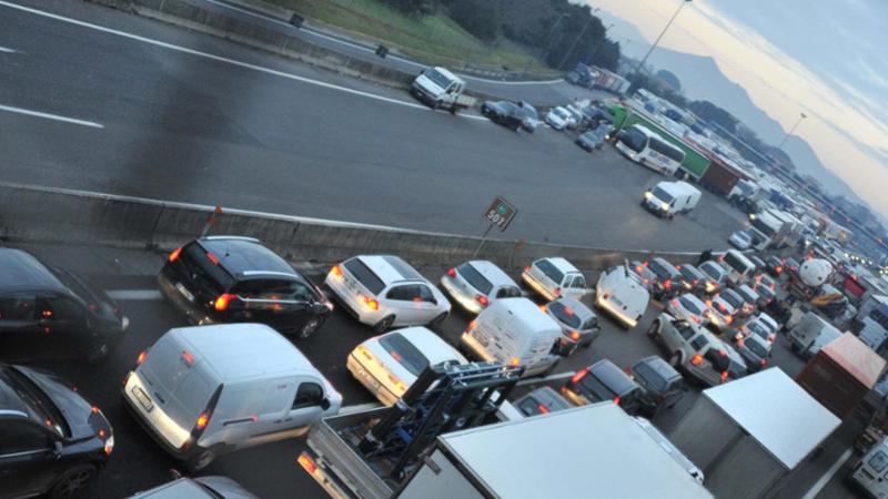 La crisi degli autotrasportatori strozzati dal caro gasolio: “Un pieno arriva a 1.400 euro”