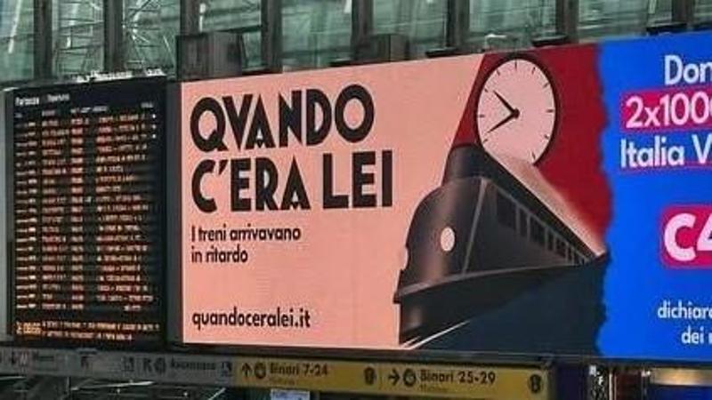 Manifesto di Renzi sui treni in ritardo a Termini: premier furiosa, riunioni nel panico a Ferrovie
