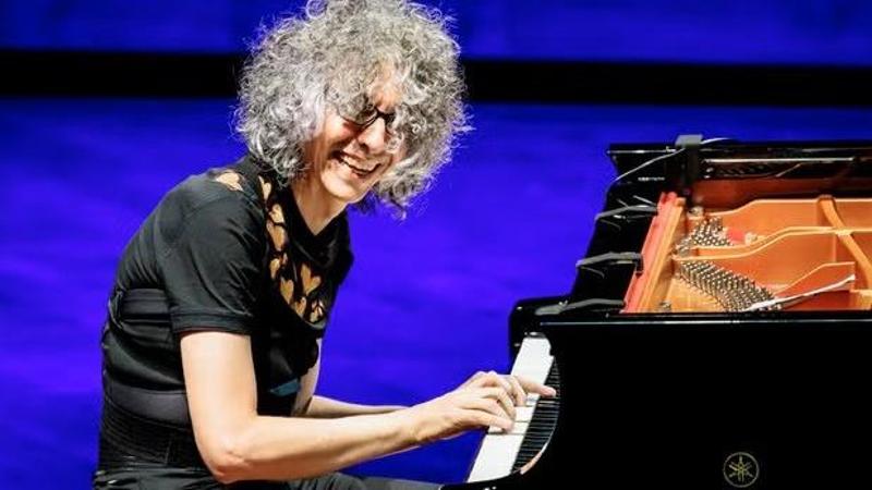 Giovanni Allevi: “Ogni giorno è un miracolo. Pensavo di non suonare più ma un gatto mi ha aiutato”