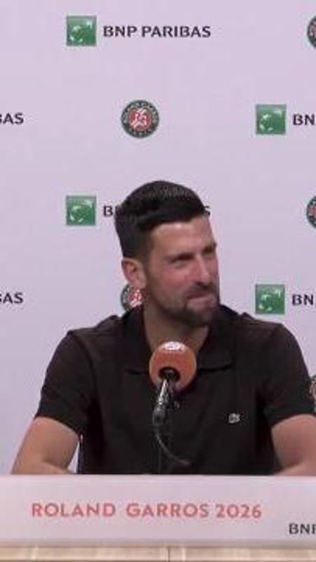 Djokovic al giornalista col telefono che squilla: "Rispondo io?". Poi difende i tennisti non top