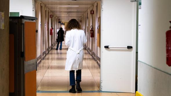 Il flop della norma contro i gettonisti: un pronto soccorso su due usa i medici a chiamata
