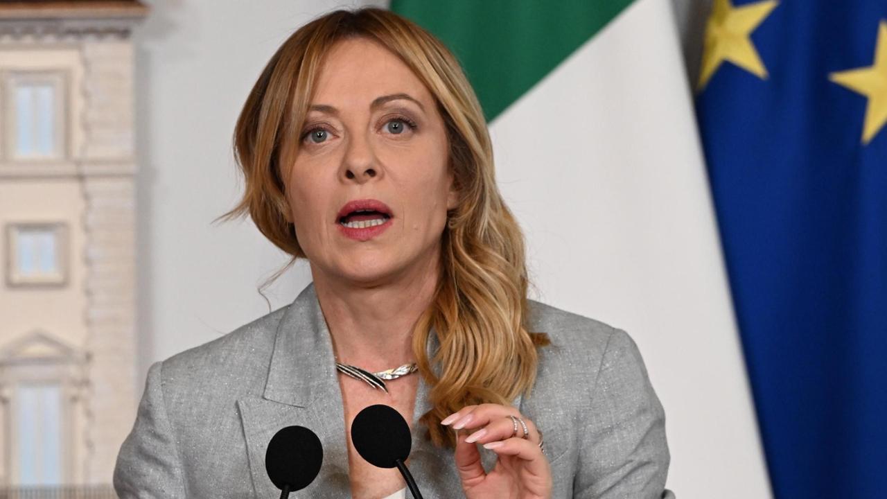 Aiuti ai tir ma scende lo sconto sul gasolio. Meloni sfida l’Ue: “L’energia è una priorità”