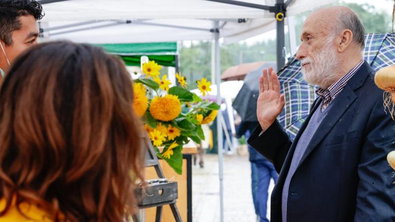 Quando Carlin Petrini scoprì e promosse la cipolla bionda di Fontaneto e Cureggio