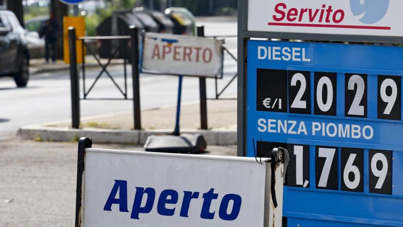 Benzina, la beffa degli aiuti