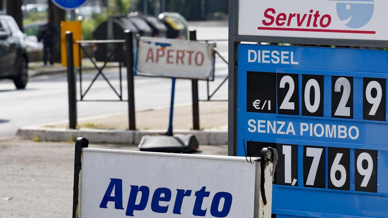 Benzina, la beffa degli aiuti